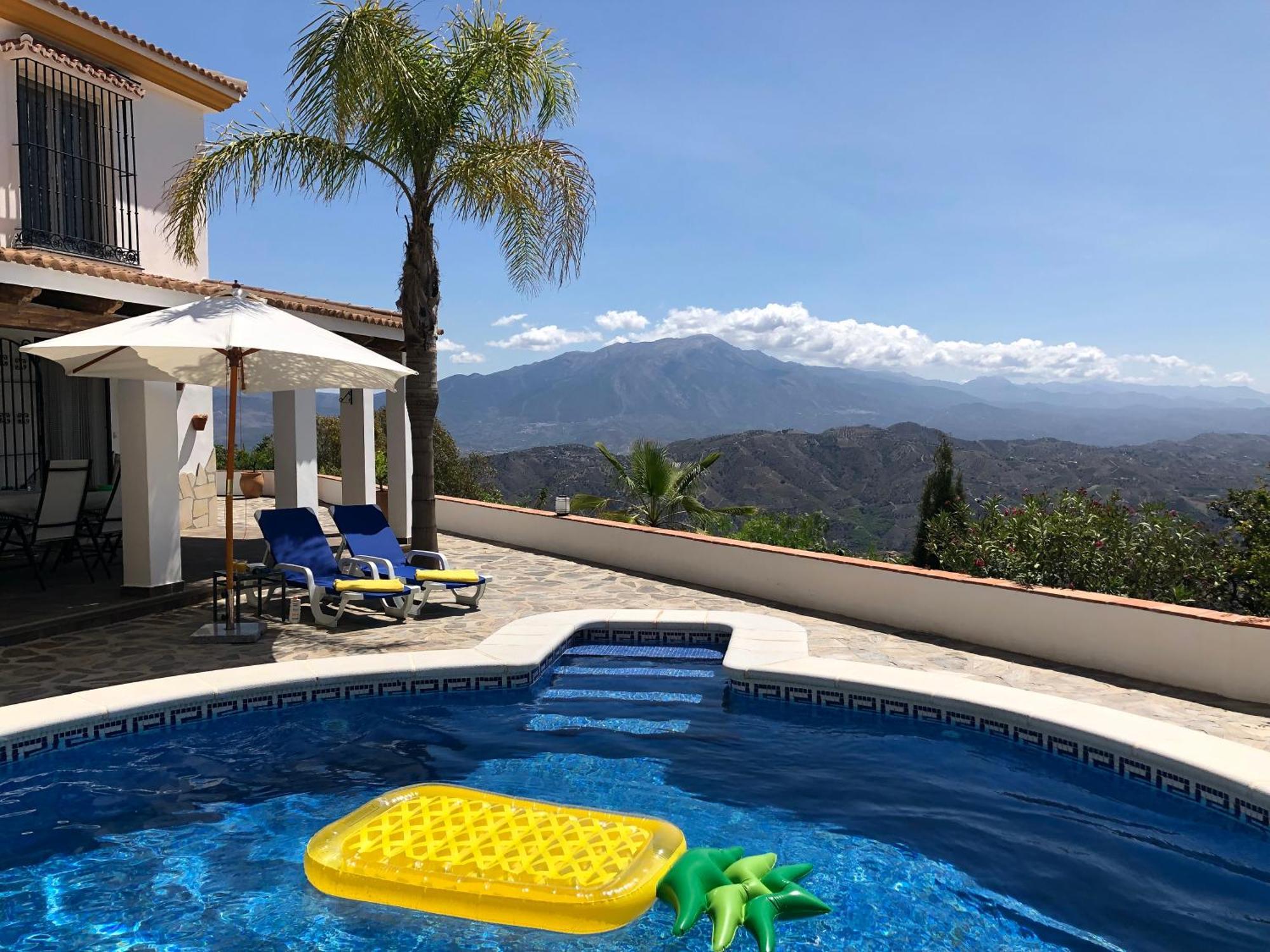 Casa Rural Finca Volando In The Mountains Of Malaga Комарес Экстерьер фото